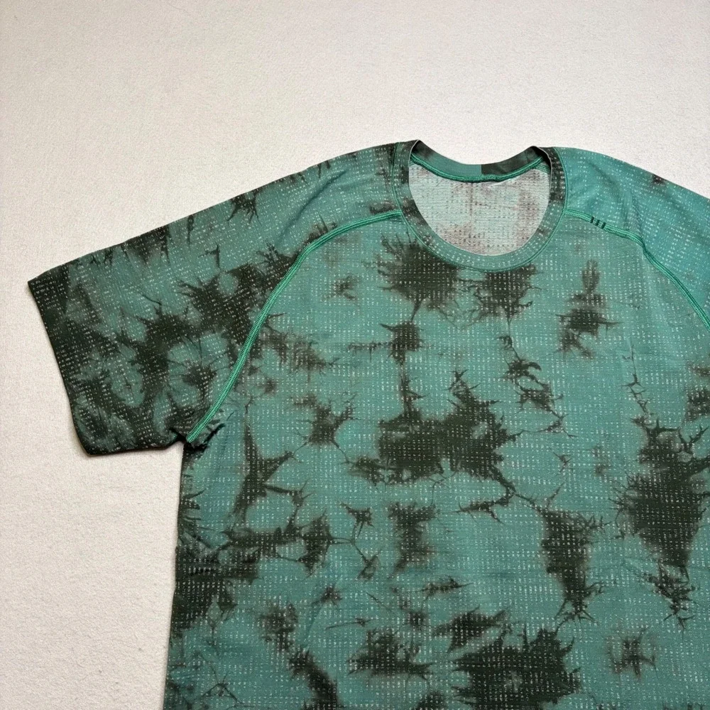 Lululemon Shirt Mens XL Green Metal Vent Tech Tie Dye Short Sleeve Athletic‎